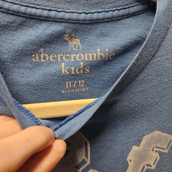 3/$10 Abercrombie & Fitch Boys Classic Heather Blue Tee Shirt size 10/12 - Picture 2 of 3
